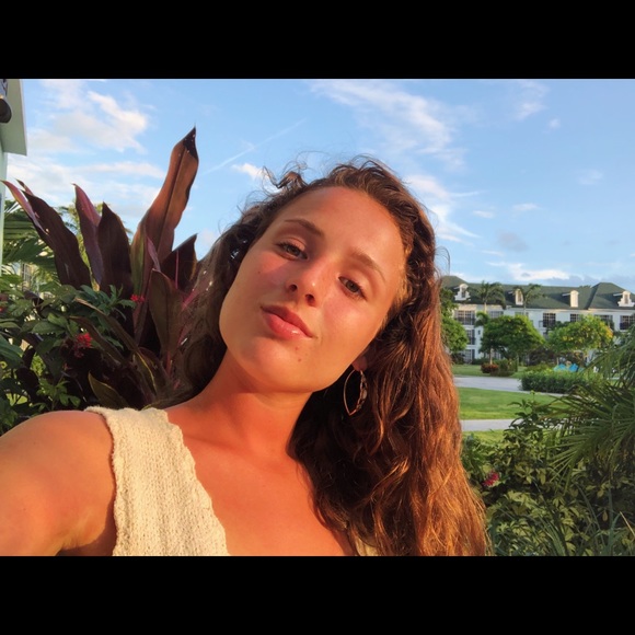 Meet your Posher, Sophia - Picture 8 of 9